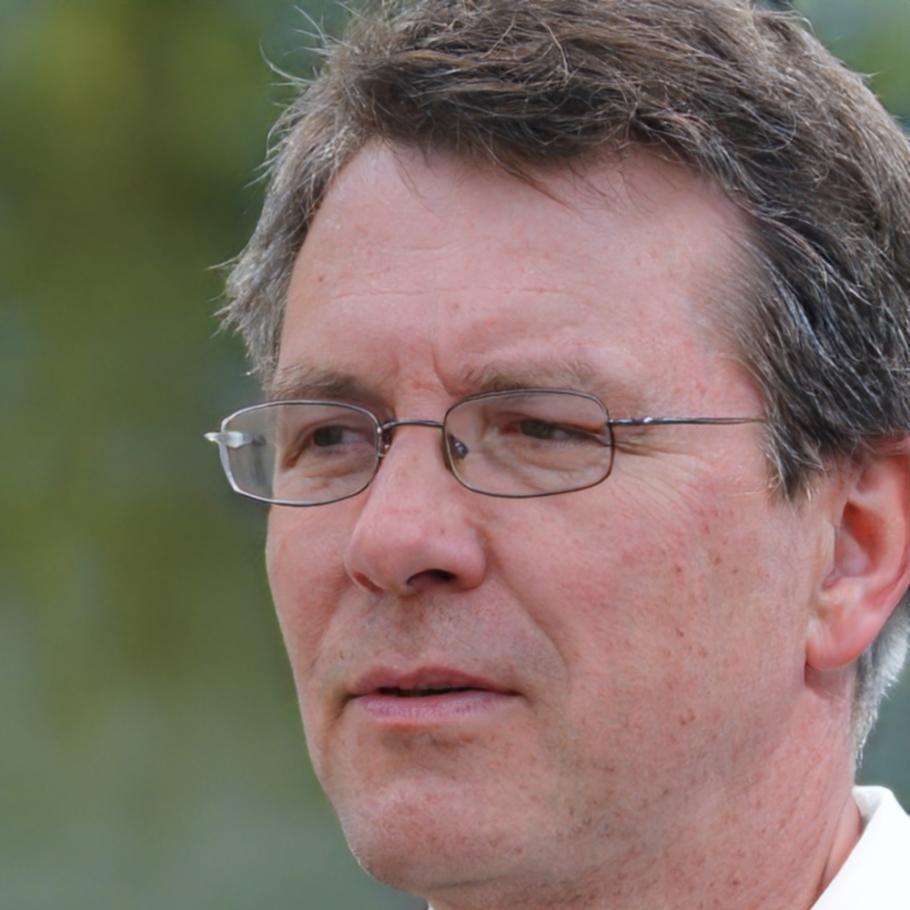 Portrait d'Adrien Delacroix, spécialiste en gestion budgétaire